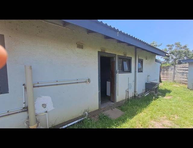 5 BEDROOM HOUSE FOR SALE IN SEA VIEW